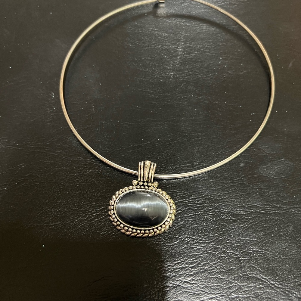 Elegant Black Stone Pendant Necklace